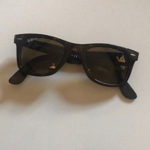 Ray-Ban Wayfarer Polarized Sunglasses